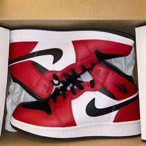 Air Jordan 1 Mid (GS) size 6Y Black/Black Gym Red